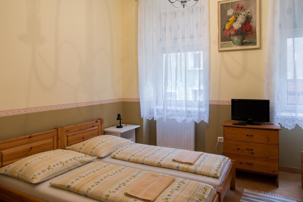 Taverna Panzio Шопрон Экстерьер фото