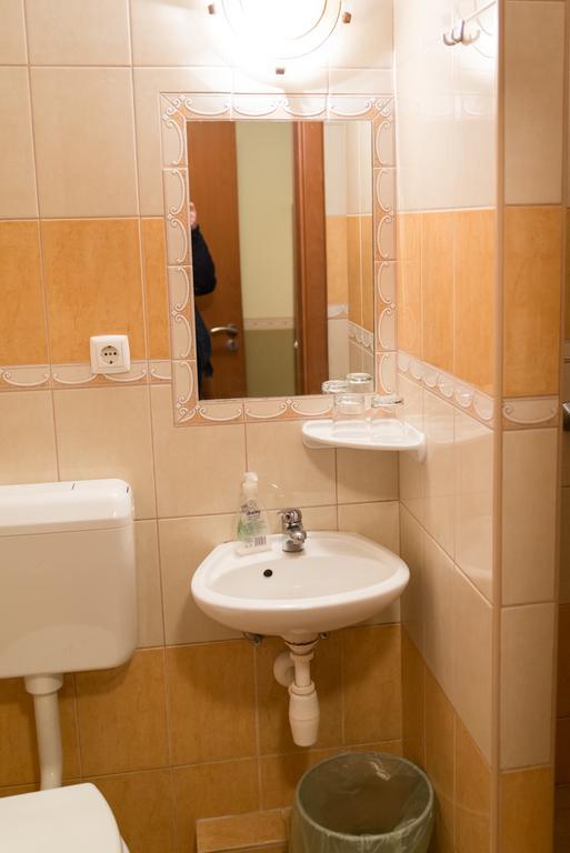 Taverna Panzio Шопрон Экстерьер фото