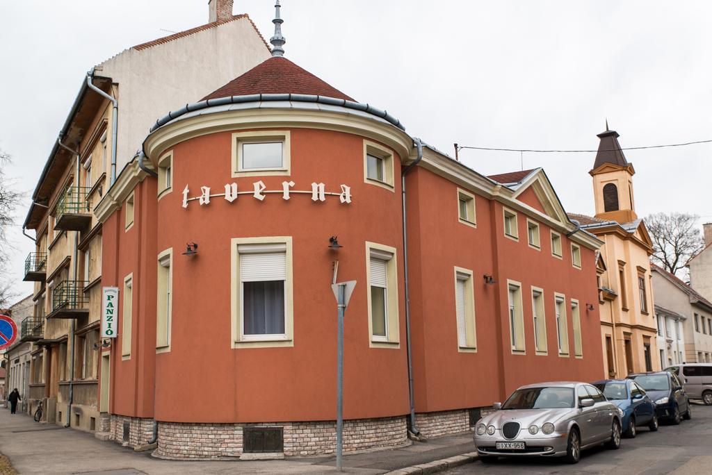 Taverna Panzio Шопрон Экстерьер фото