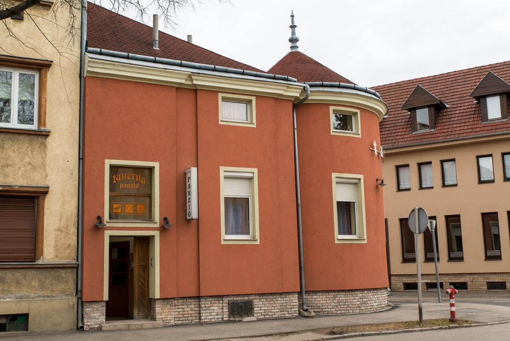 Taverna Panzio Шопрон Экстерьер фото